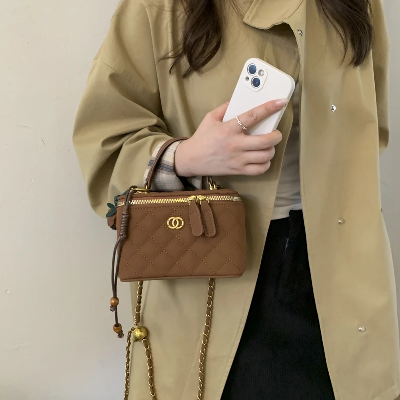 

Classy Elegant Retro Style Niche Crossbody Bag Lightweight Versatile Stylish for Commute Travel & Outings