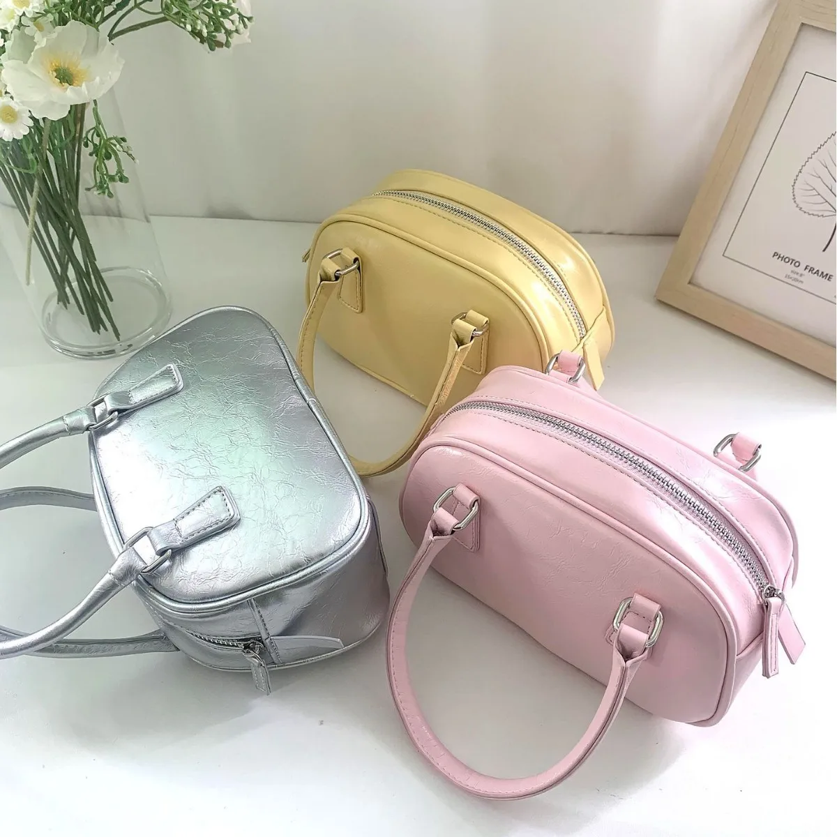 

2025 Vintage PU Pillow Bag Women's Small Crossbody Purse Retro Bowling Bag with Silver Waxed Texture Shoulder Handbag