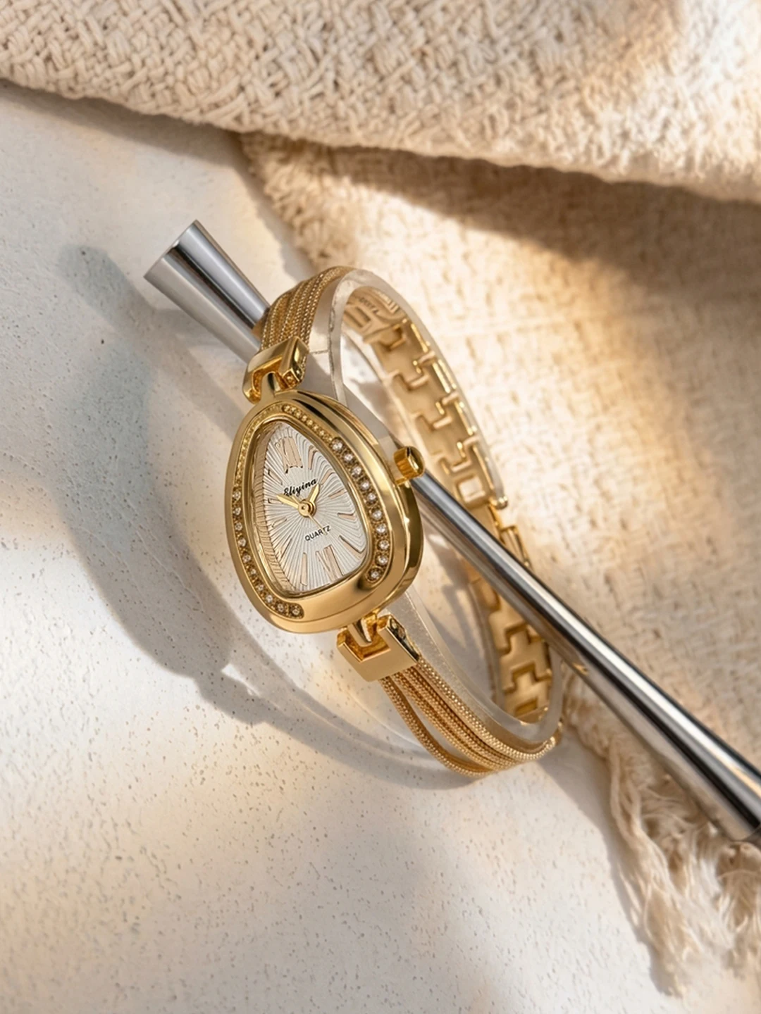 Vintage Chic Inlaid Diamond Tr - огляд і ціна Watch Triangle Luxury