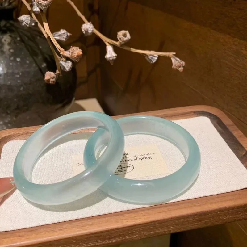 

Новый браслет из плоской полосы из натурального лазурного замороженного кварцита и нефрита