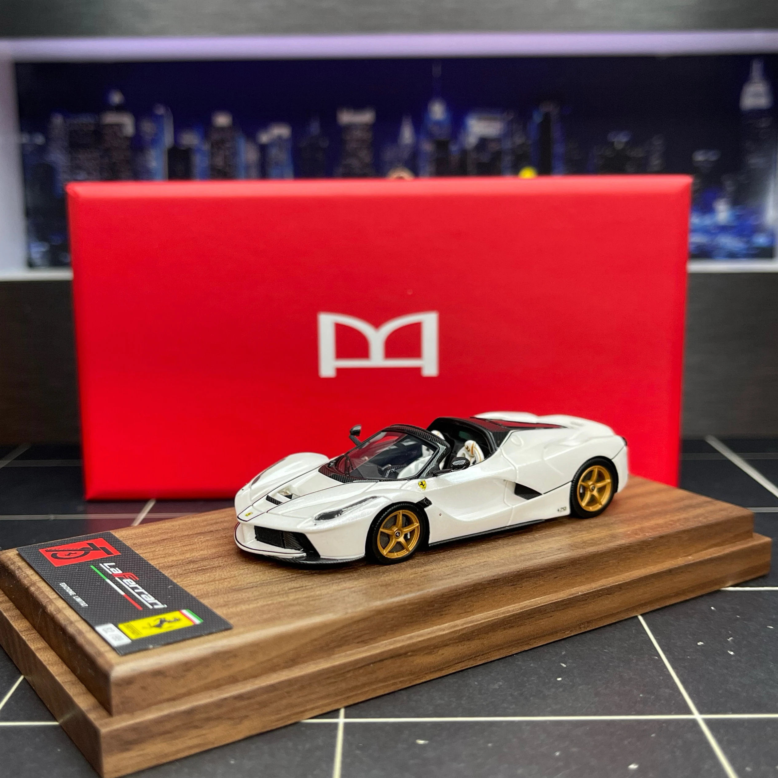 دييكاست DMH 1:64 مقياس فيراري رافالي الراتنج طبعة محدودة نموذج سيارة تحصيل لعبة هدية تذكارية عرض حلية