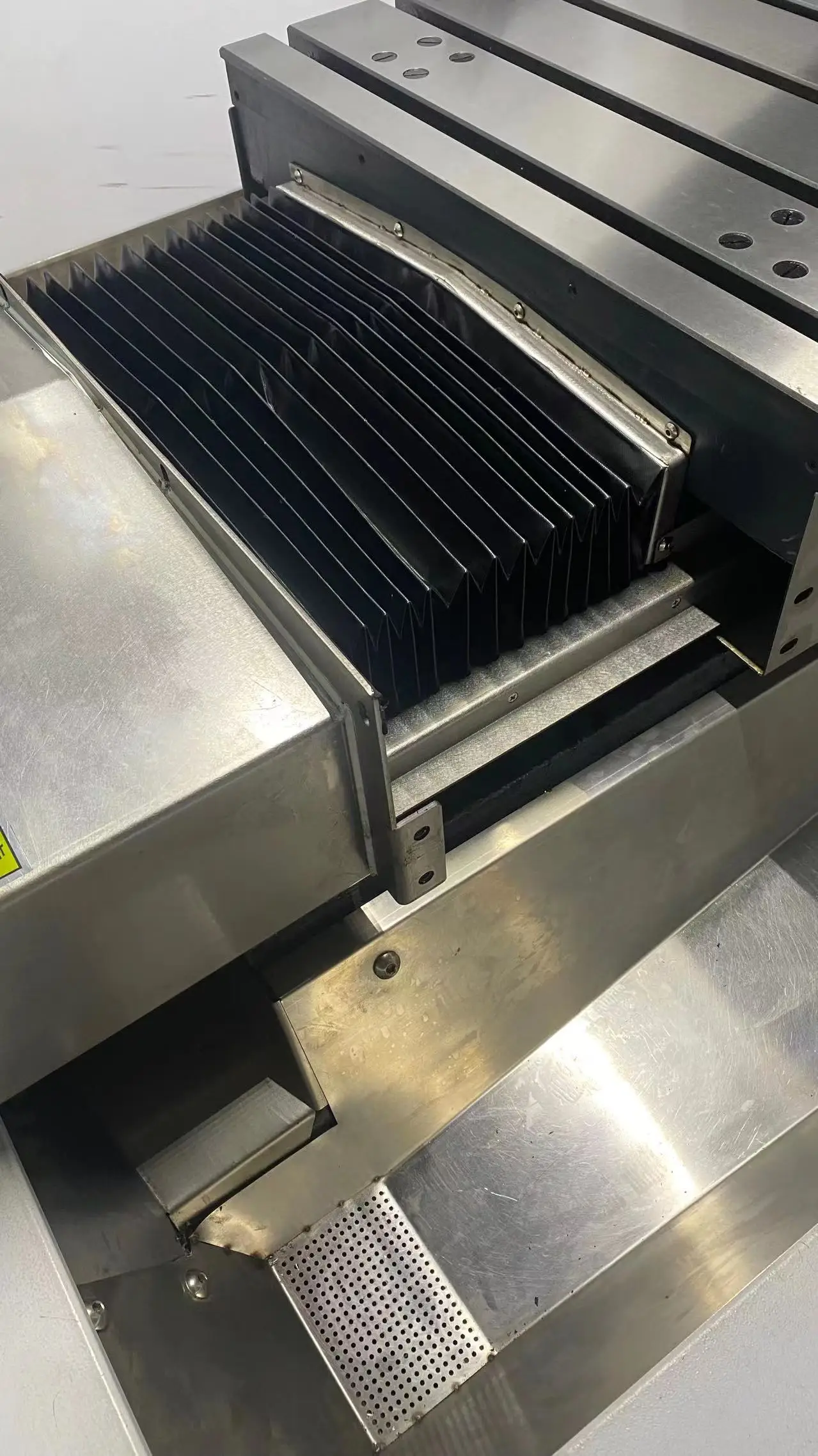 삼축 수직 머시닝센터 PJ-856 수치 제어 선반 밀링머신 다이 가공 VMC 머신