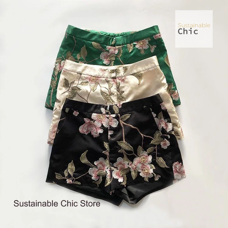 Fashion design summer new Joker full-body printed hip-lifting Chinese shorts female Chinese style floral retro cheongsam pants.