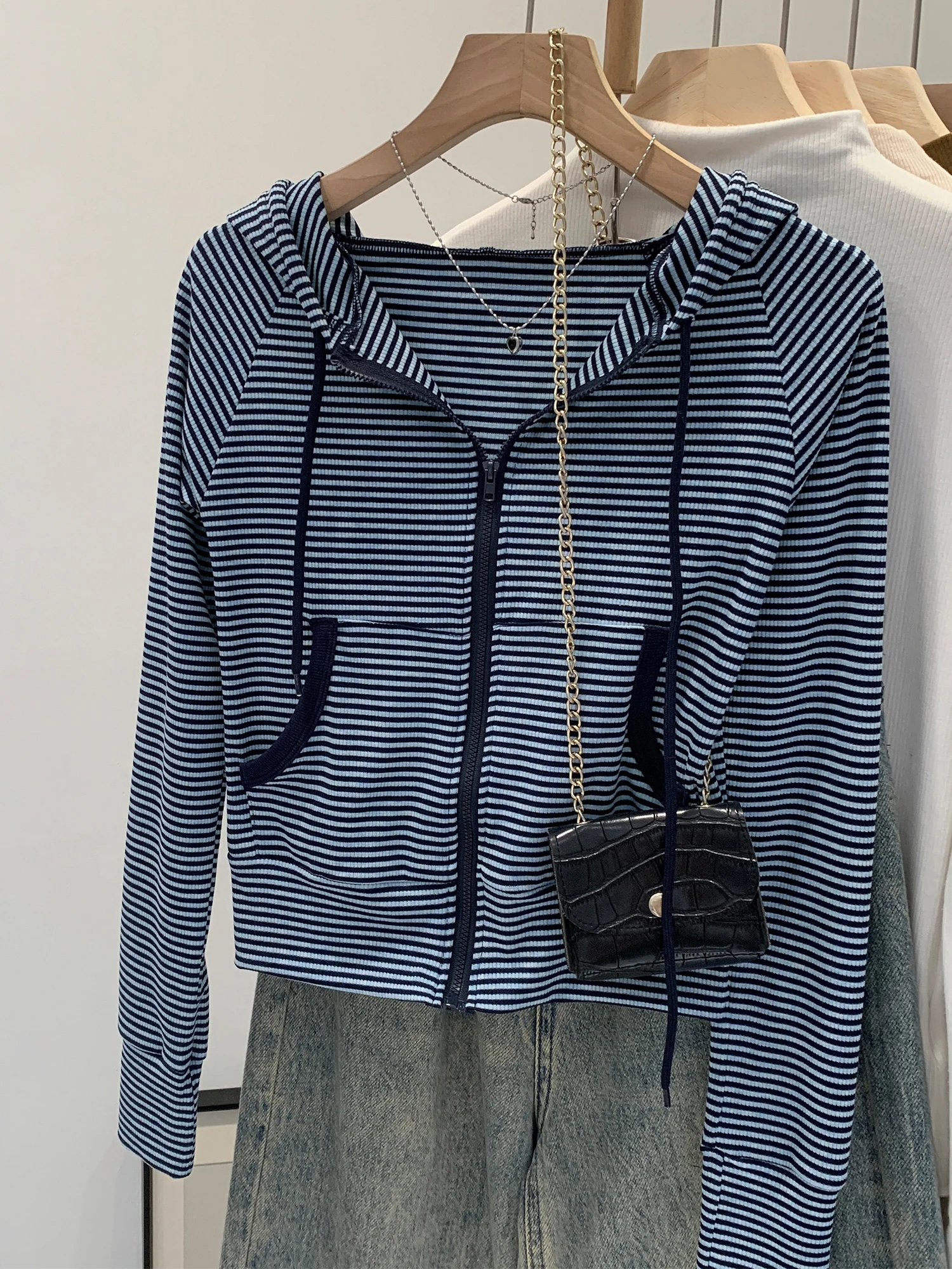Chic Striped Hooded Open Cardigan Women's Early Autumn 2026 New Korean Style Light Maturity Short Top Polyester Cotton Rayon