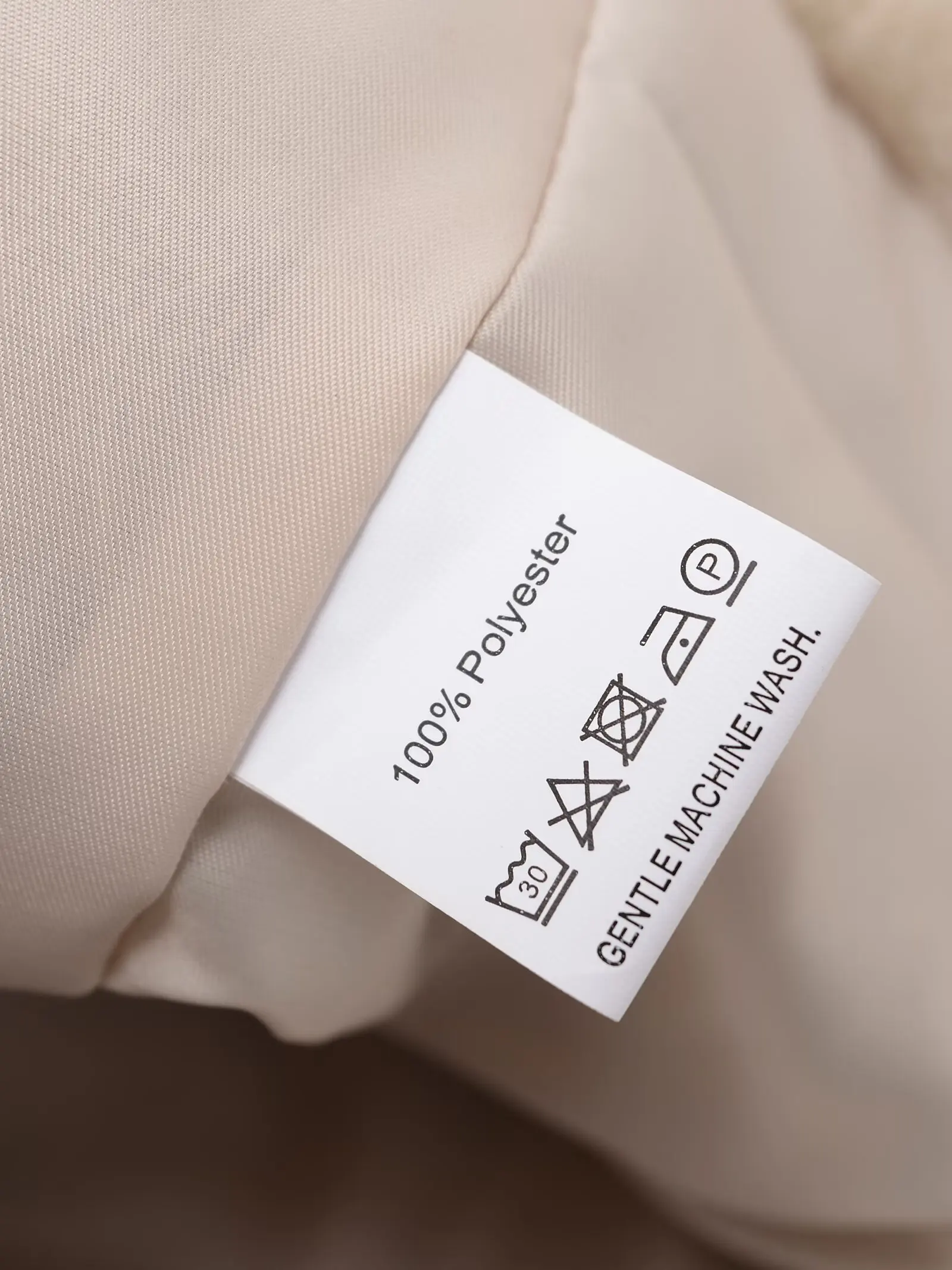 سترات شتوية نسائية من الفرو الصناعي لعام 2025 بدون أكمام وطية صدر السترة وإبزيم مخفي معاطف شتوية للسيدات ملابس خارجية عالية الشارع