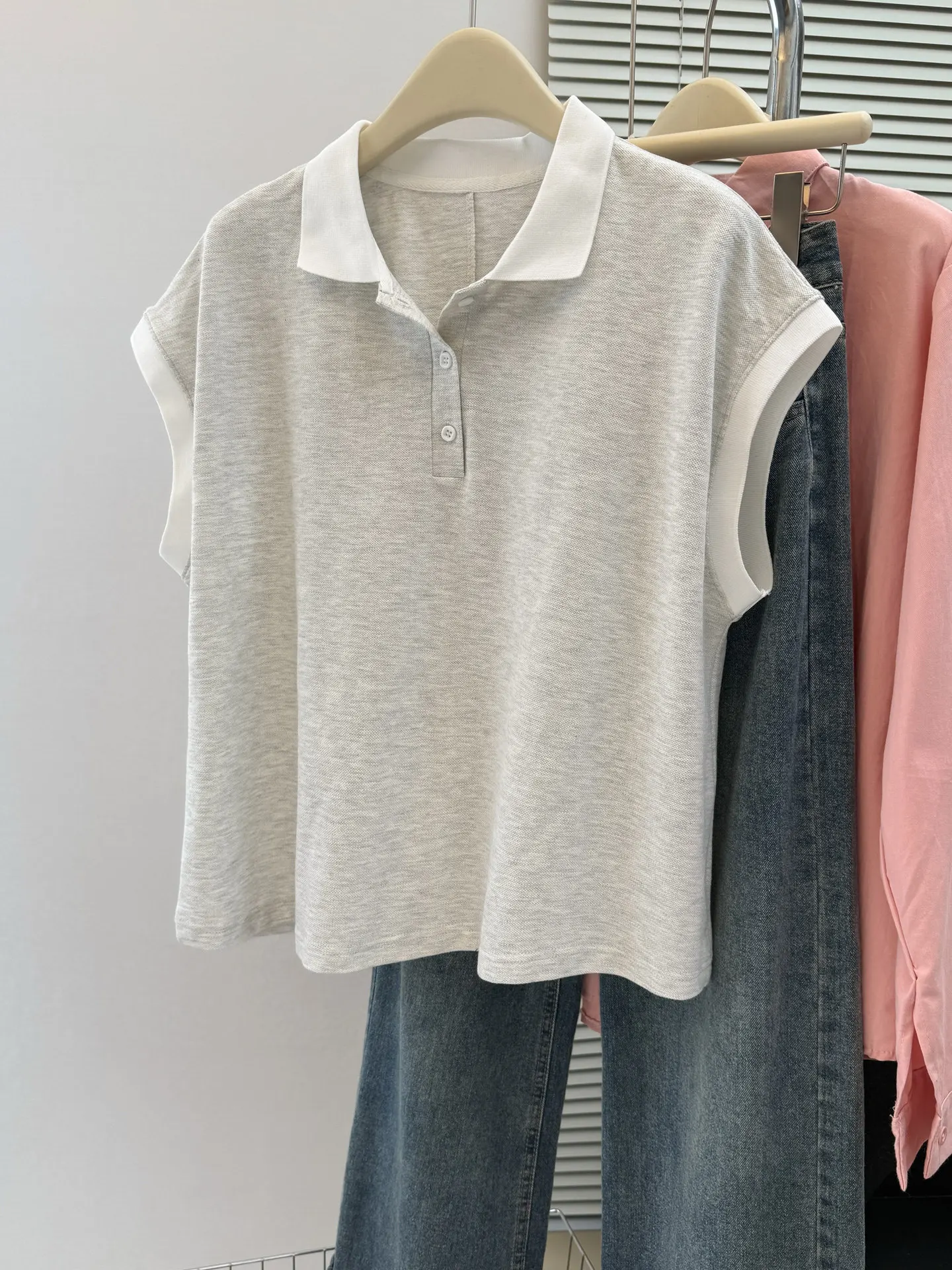 Loose Fit  Neck Half Sleeve T-Shirt Women Summer Slimming Base Shirt Korean Style Short Sleeve Top Trendy Button Detail