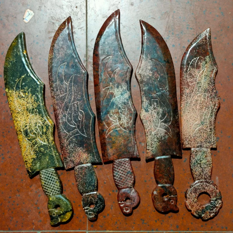 

Supply Antique Old Crafts Iron Stone Weapons Machete Ornaments Snowflake Jade Hongshan Culture Wholesale