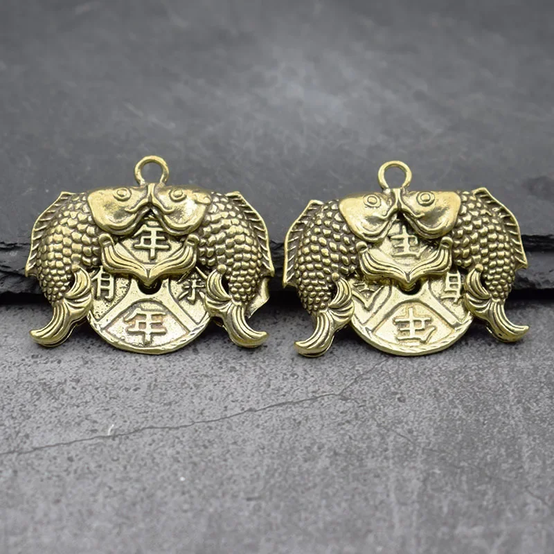 Pure brass retro turnable coin koi fish Keychain pendant more than creative pendant stall wholesale.