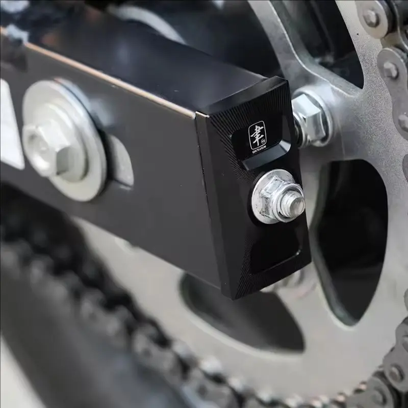 CNC Rear Fork Spindle Chain Adjuster Blocks Motorcycle Accessories New Condition Chain Belt Guard Cover for Haojue TR300 Plus