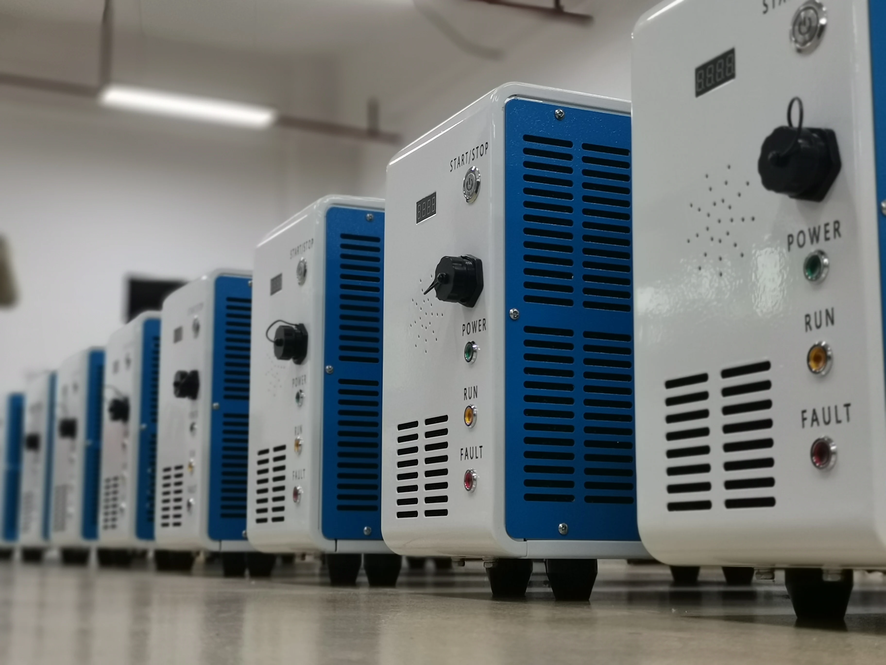 Movable CCS2 Type 2 15KW DC Fast EV Charger Charging Station Ev Portable Charger