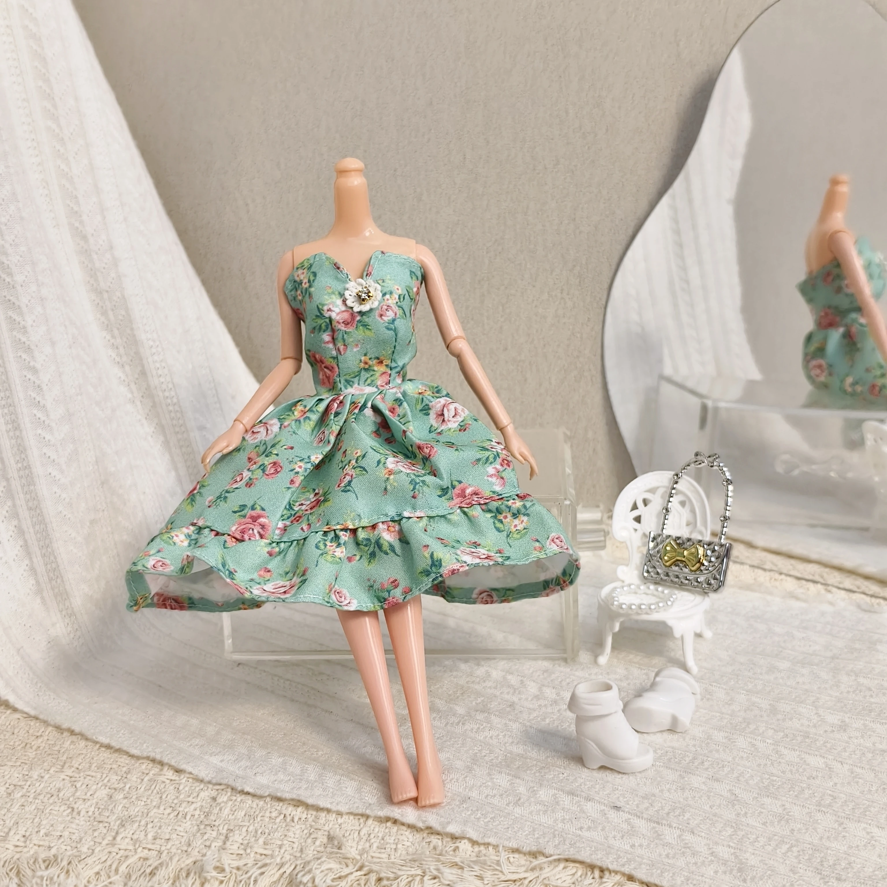 A Floral-Print Mid-Length Skirt Set, A Princess Puff Skirt, and a Strapless Dress Suitable for 30cm/11.5inch Female Dolls view 3