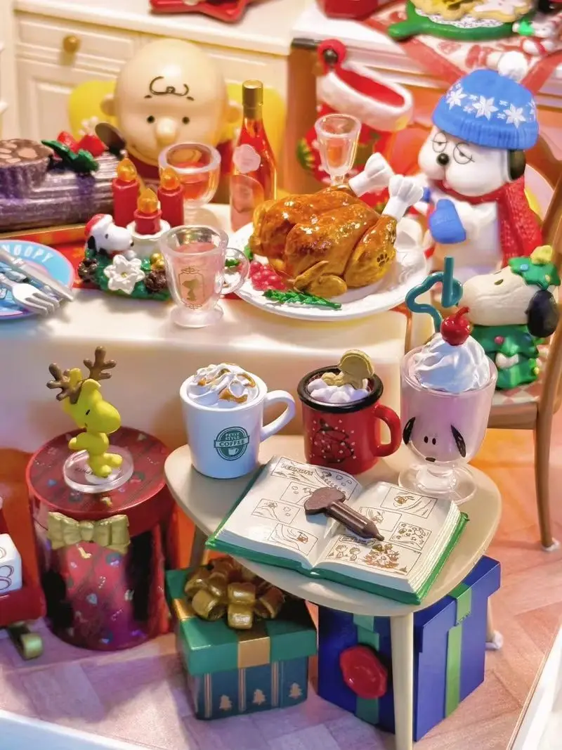 Caja ciega de la serie del árbol de Navidad de Snoopy'S Re-Ment genuina, juguetes de adornos de modelos coleccionables, regalos de navidad