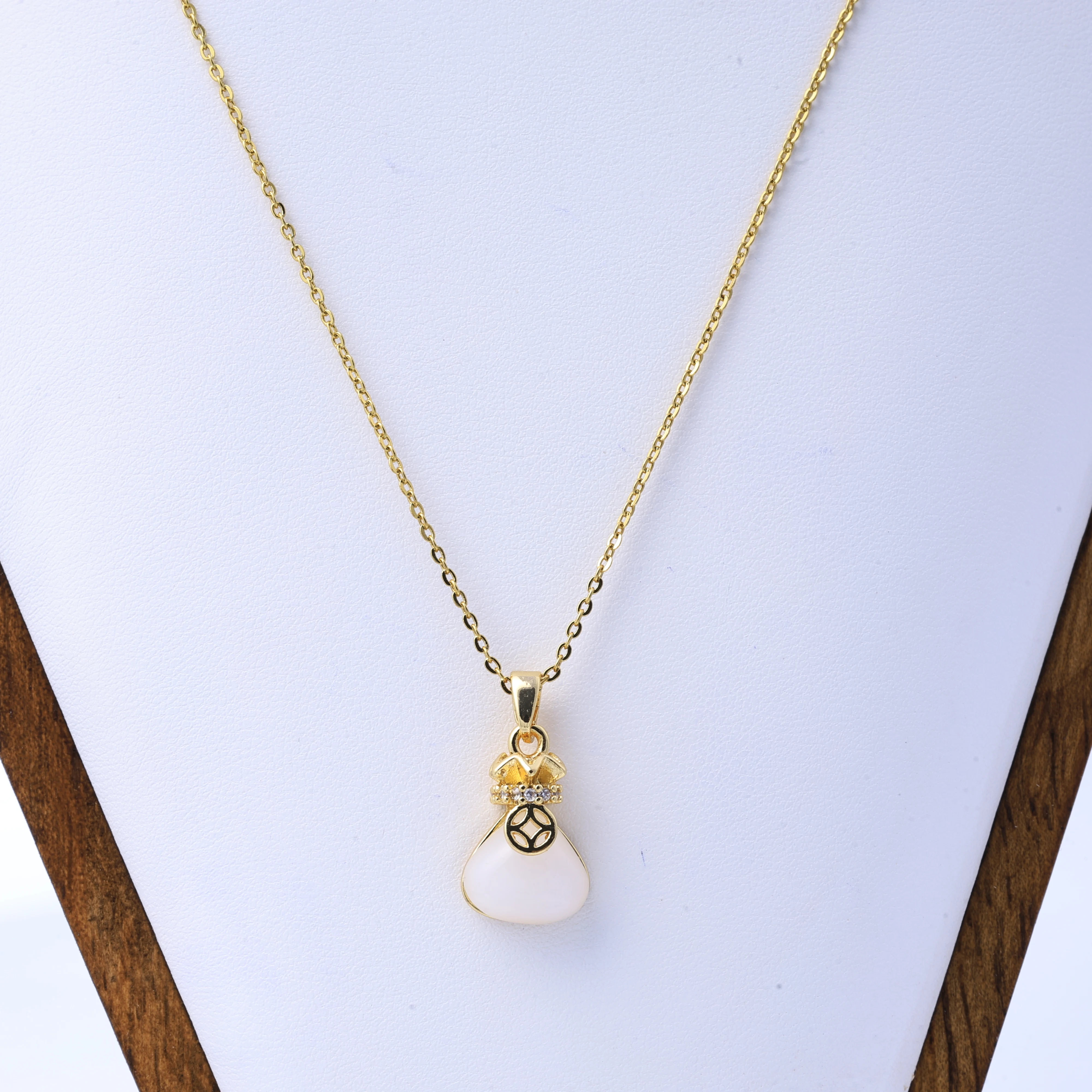 قلادة جميلة من الفولاذ التيتانيوم، قلادة سلسلة الترقوة الزركون ذات التصميم الراقي، أوروبية وأمريكية متعددة الاستخدامات عبر الحدود G