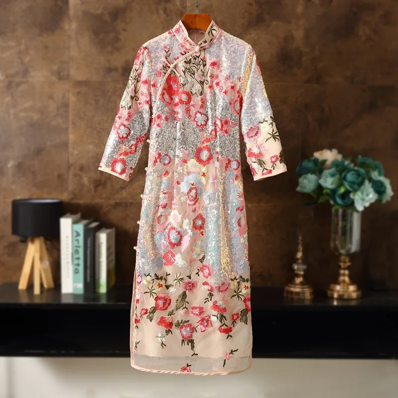 

Chinese Style Stand-up Collar 3/4 Sleeve Bright Sequin Women's Dress Embroidered Cheongsam