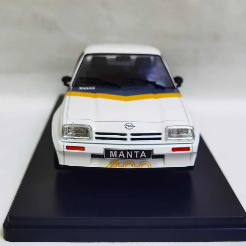 Diecast 1:24 Scale OPEL Manta B 400 Car Alloy Simulation Car Model Toy Collectible Ornaments