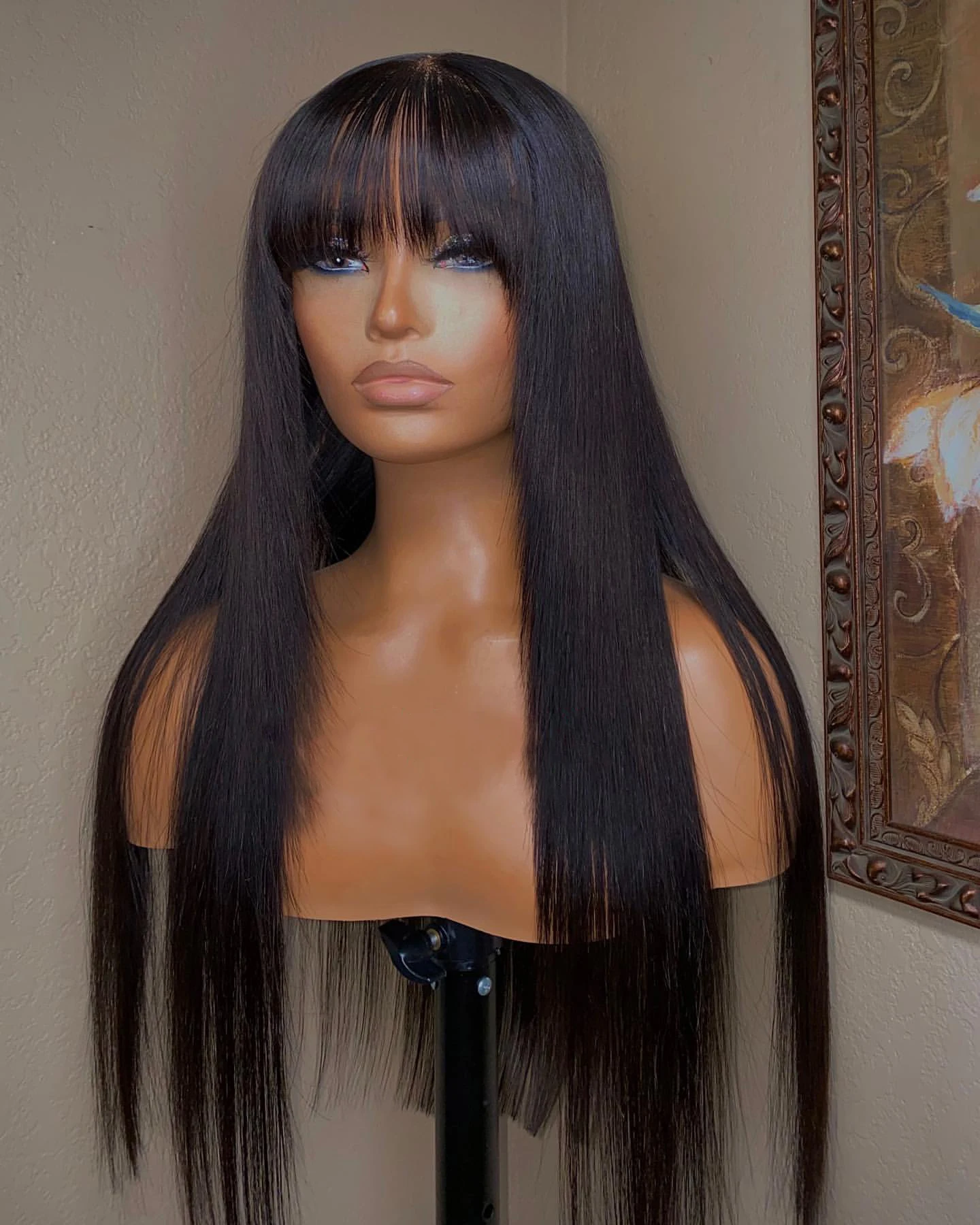 Natürliche schwarze lange 180Density 26“ weiche, leimlose, gerade Maschinenperücke mit Pony für Frauen, Babyhaar, vorgezupft, hitzebeständig