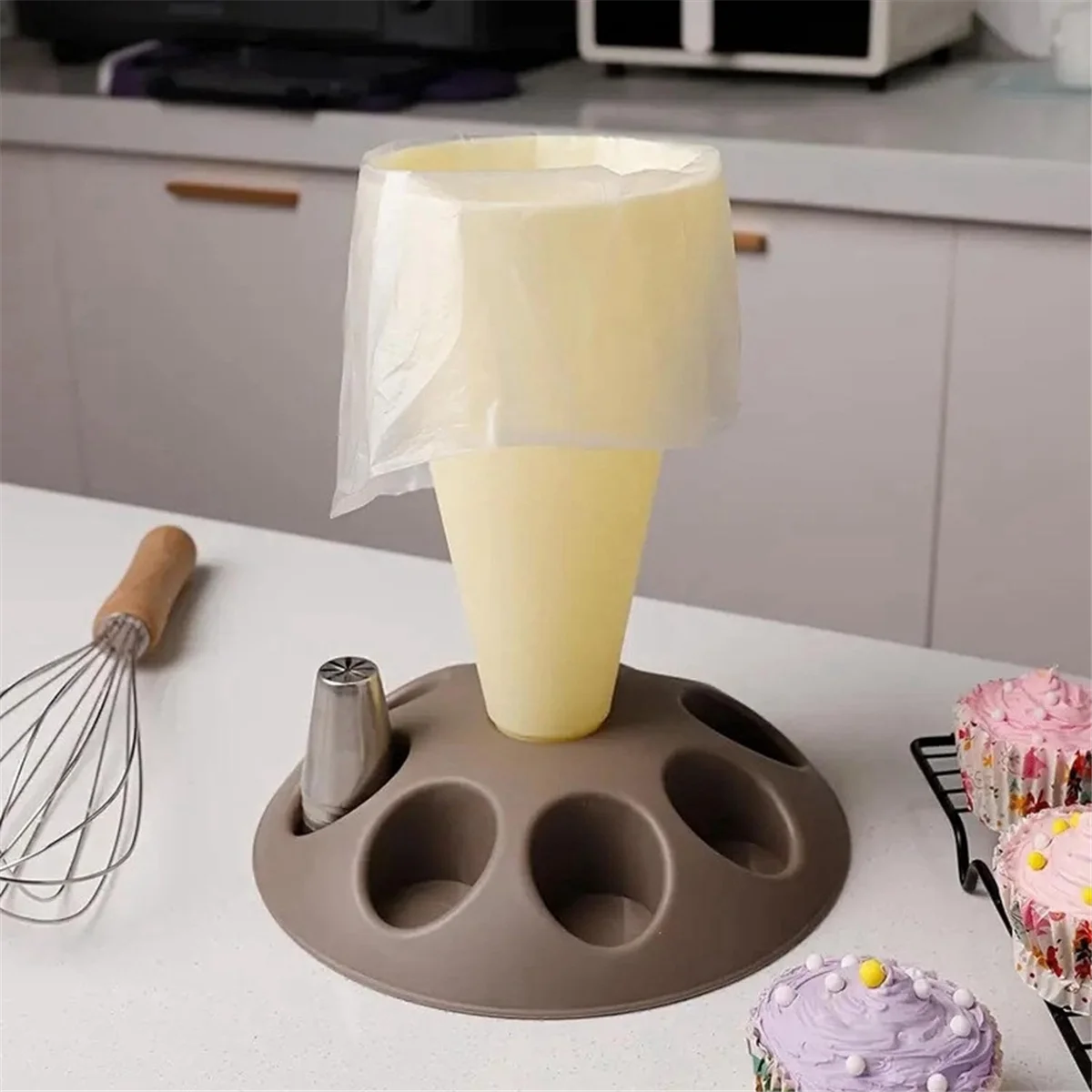 ケーキデコレーションキット用プラスチックペストリースタンド、8スロットノズル付きパイピングバッグホルダー、素晴らしいオファー