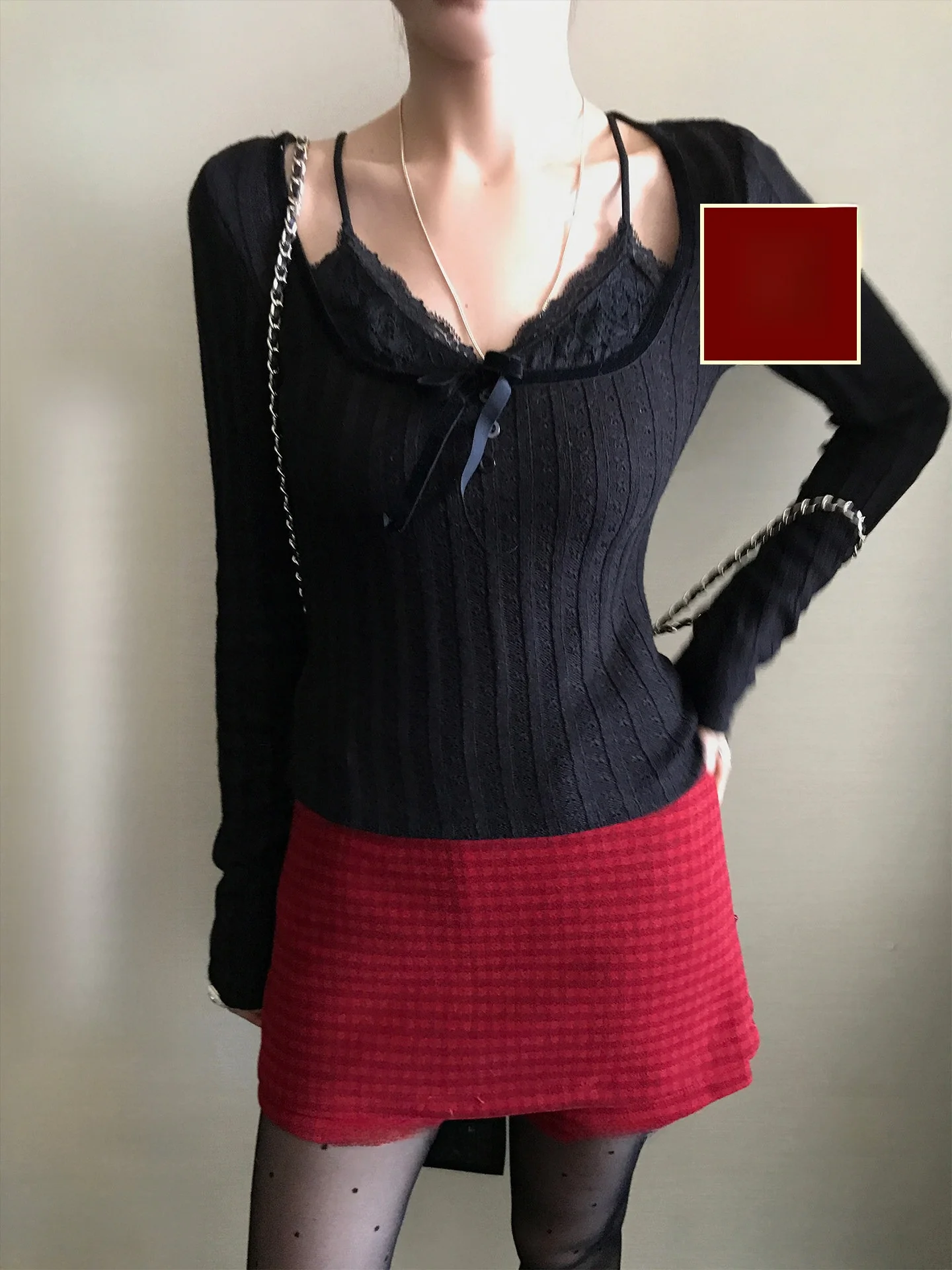 

LIONE Pure Desire Lace Splice Elastic Slim Fit Long Sve V-Ne T-irt Women's Ele Sle Knot Chinese Made