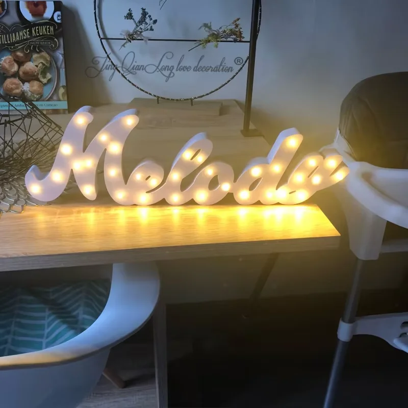 بطاقات مكان الزفاف المخصصة هدايا الليزر للضيوف الهدايا أسماء قطع الليزر الخشبية علامات الاسم لحفل الزفاف #2