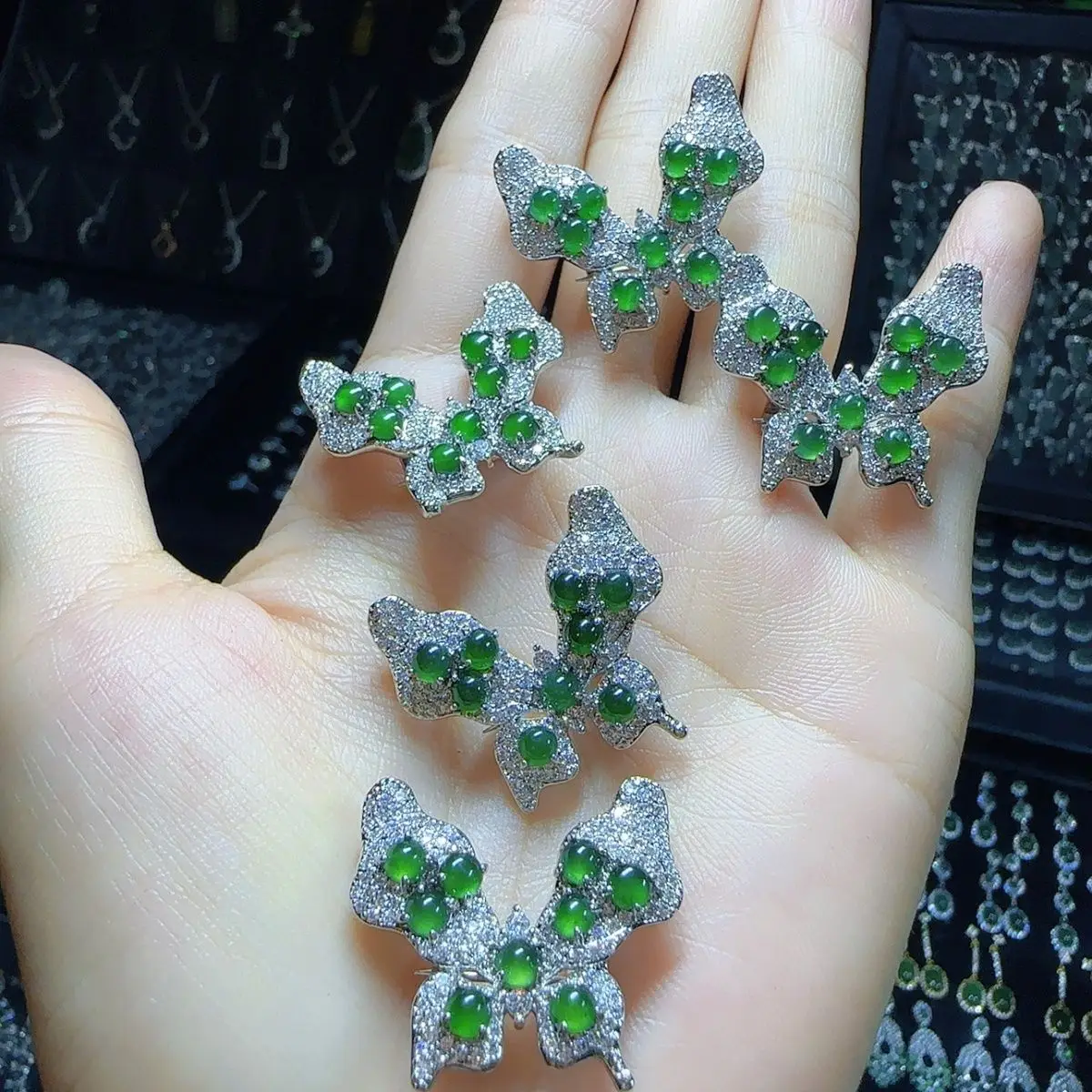 Natural A jadeite ice yang green butterfly brooch pendant dual-purpose model (choose the best one for diversity)