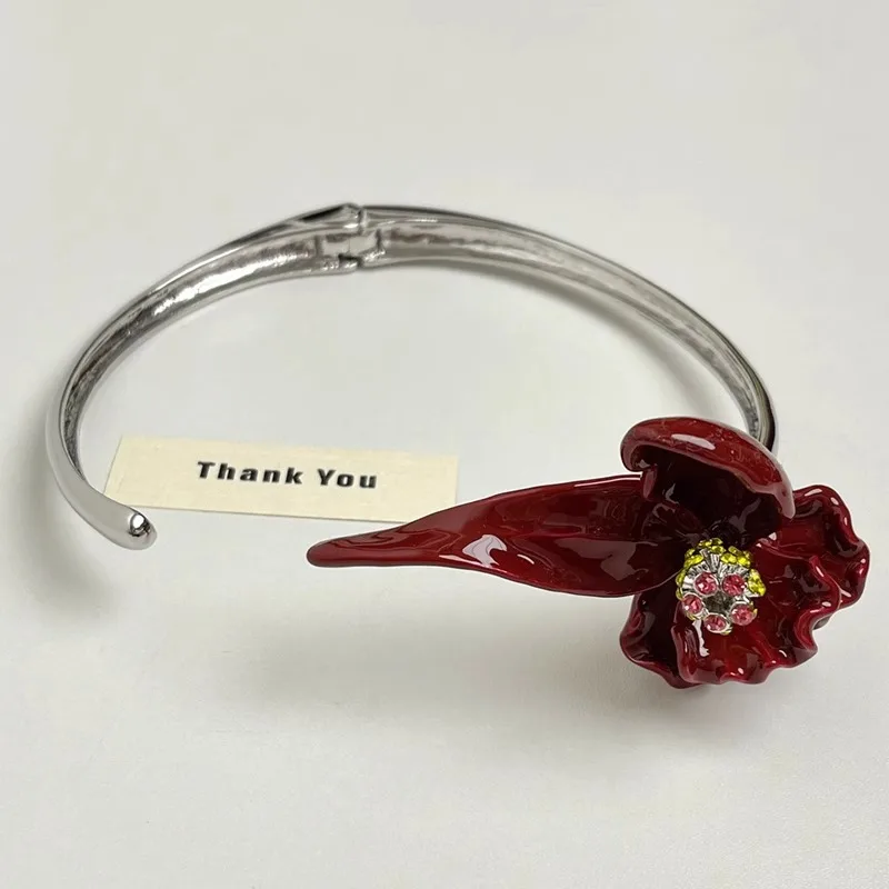 Luxury Heavy Industry Retro Metal Enamel Flower-Shaped Opening Collar with a Fashionable and High-End Choker Collarbone Chain