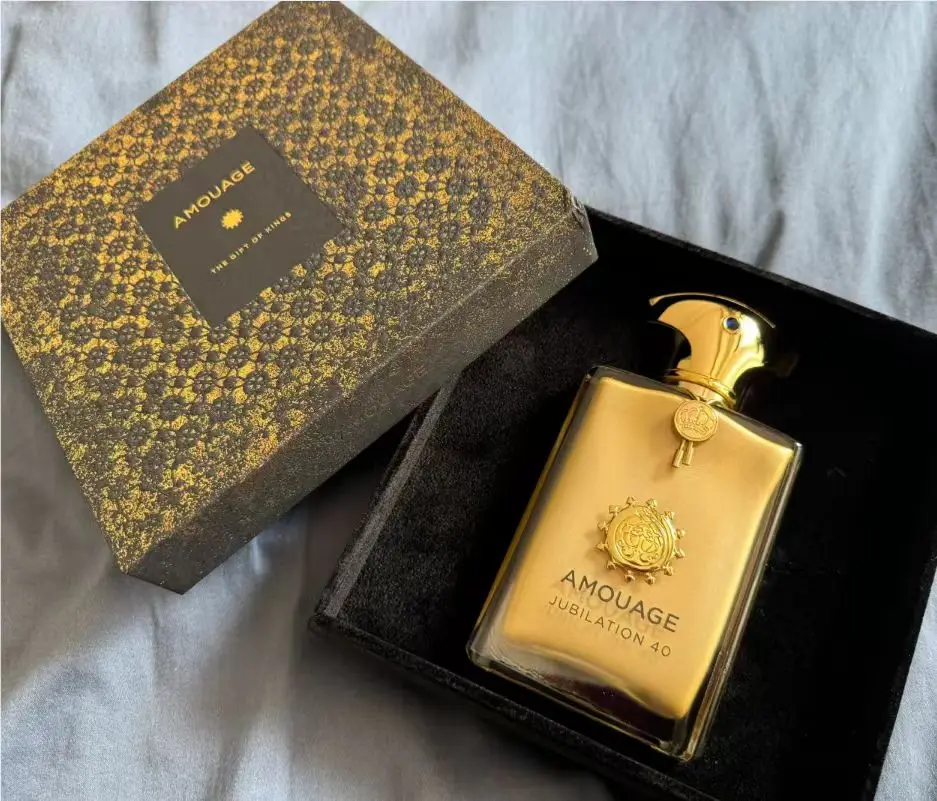 

Туалетная вода AMOUAGE JUBILATION 40, 3,4 унции — аромат премиум-класса с янтарной ванилью и деревянными нотами