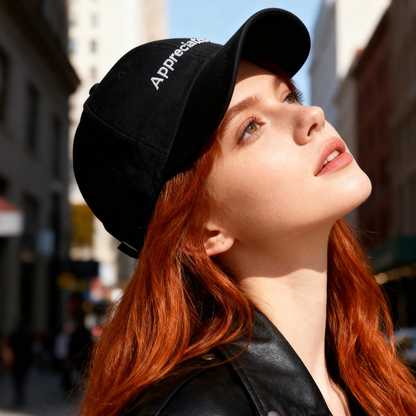 Eine unisex-geschützte, schnell trocknende, modische und vielseitige Baseballkappe mit gesticktem Schriftzug für den täglichen Freizeit- und Outdoor-Sport.