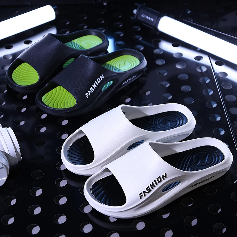 2025 جديد الرجال سميكة وحيد الصيف الشاطئ الشرائح الحمام المضادة للانزلاق النعال الصنادل الناعمة البساطة الترا ضوء إلكتروني الحذاء