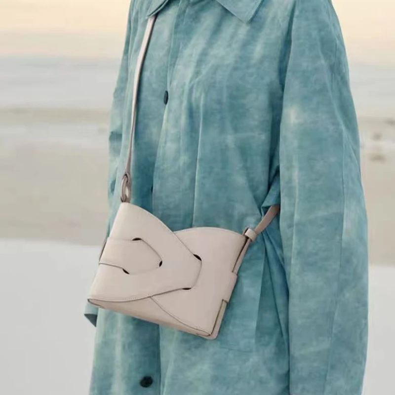 French Niche 2025 New High-end Light Luxury Underarm Bag Girl Leather Messenger Handbag Simple Woven Bag Woman Crossbody Package