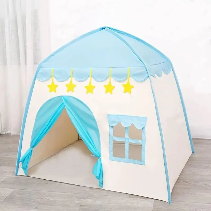 Tente pour enfants princesse. Une maison de jeu sur le thème des jeux de rôle en rose et bleu, adaptée à une utilisation intérieure et extérieure.