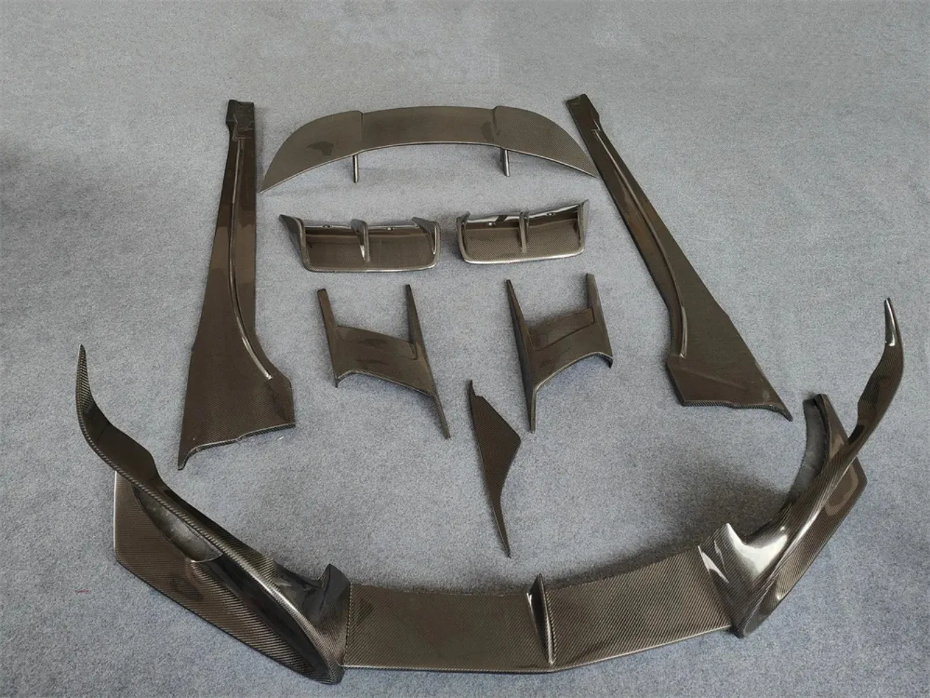 TC Style High-quality Carbon Fiber Front Bumper Lip Side Skirts Rear Diffuser Spoiler for I8 Body Kit