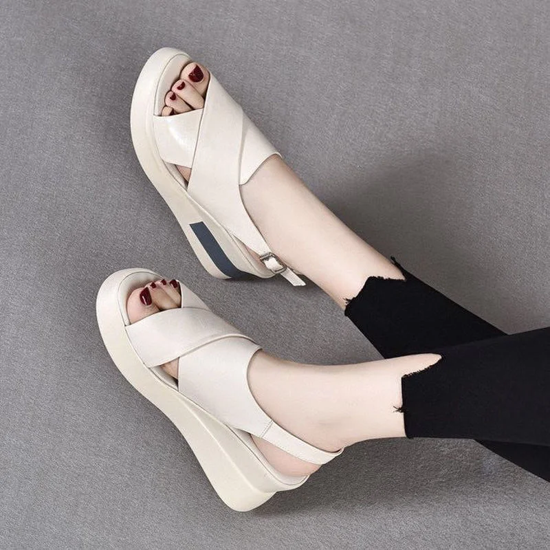 Comfortable Sandals 2022 New Summer Fashion Outer Wear Solid Color All-match Thick-soled Sponge Cake One-word Buckle Women Shoes