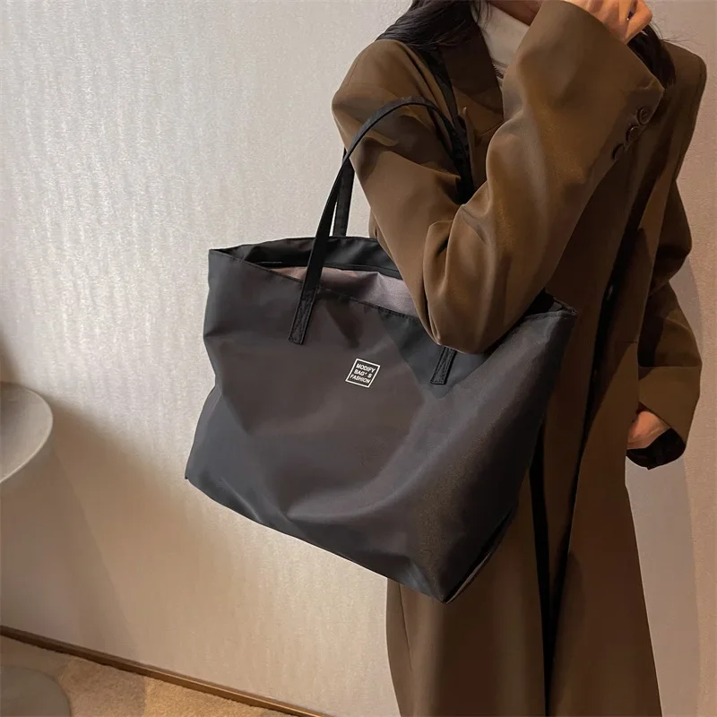 

Bags Large Capacity Women's Versatile Shoulder Bag Fashion Nylon Cloth Shopping Bag Premium Commuter Tote Bag