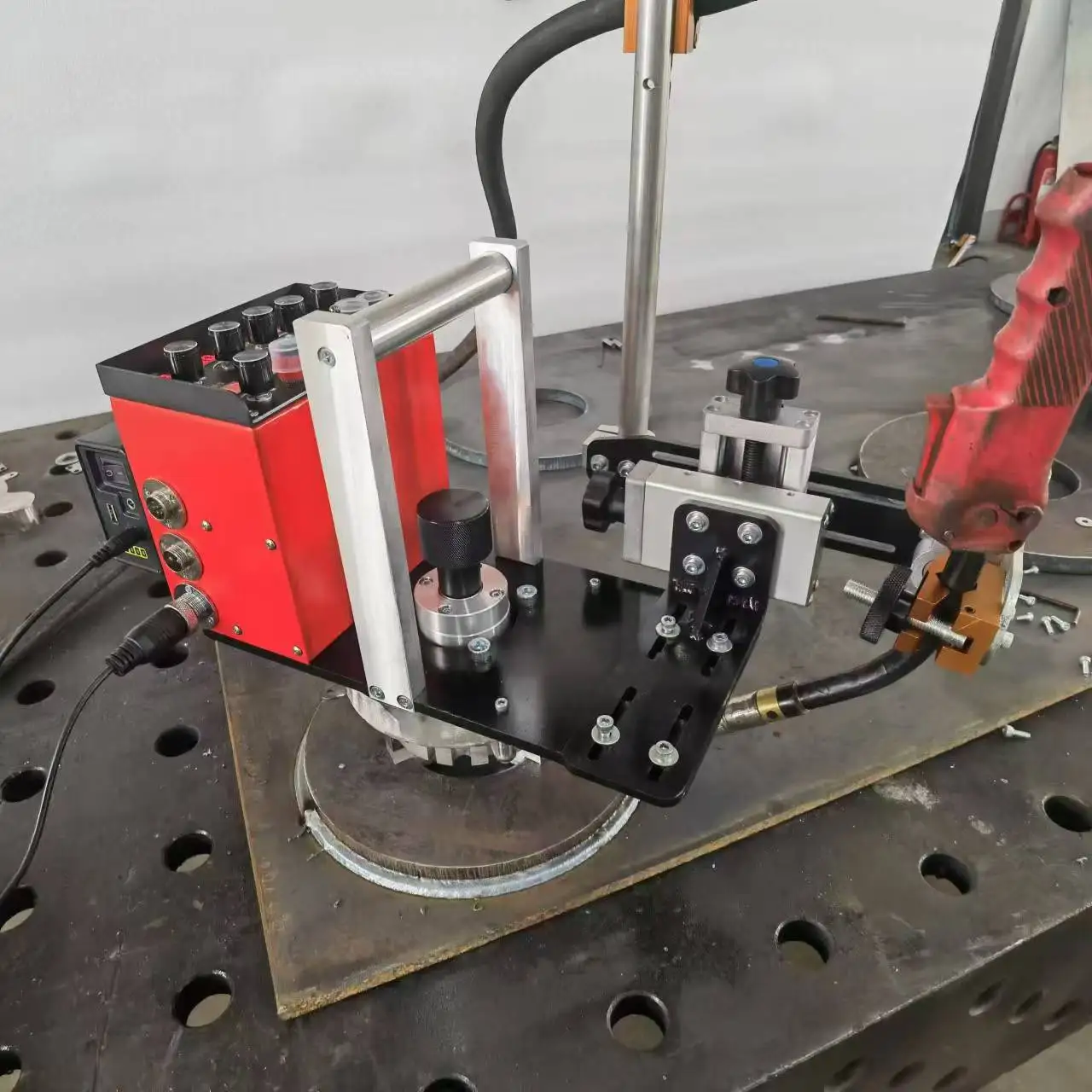 New Easy To Use YHB-FL Welding Robot Machine Welding Carriage Seam Welding Portable Mig Welder Oscillator