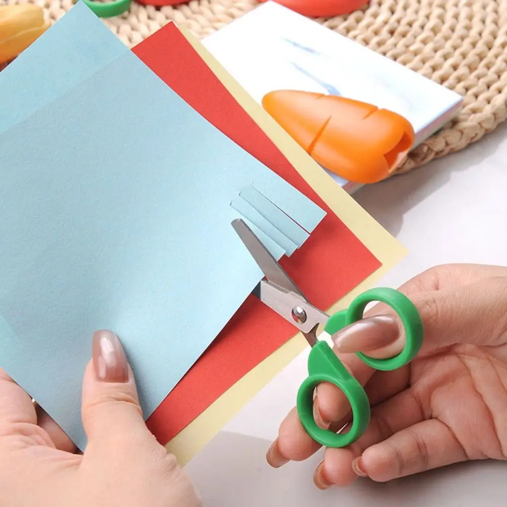 

4Pcs Magnetic Cartoon Fruit Scissors Children's Grape Mini Pocket Scissors Banana Carrot Shape Paper Cutter Stationery DIY