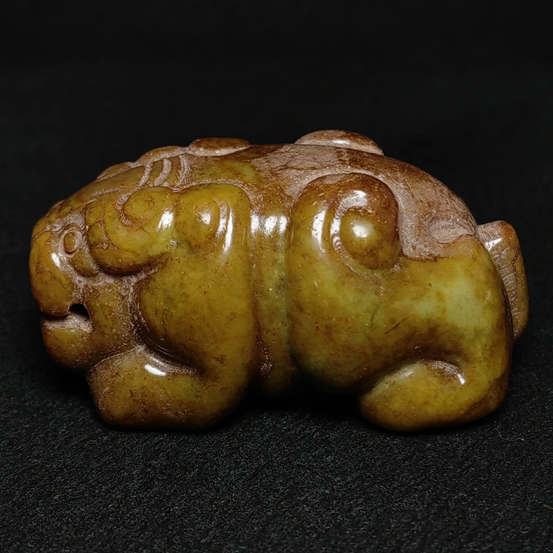 YIZHU CULTUER ART Size 7.5×4.5×3.8cm Chinese Old Jade Carved Wealth Beast Pi Xiu Statue Desk Ornament Collection