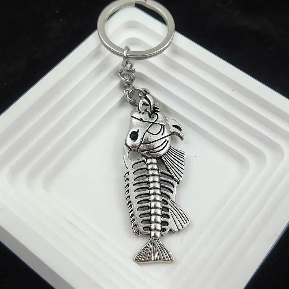 Vintage Alloy Keychain Fish Bone Pendant Animal Key Chains Men Women Car Backpack Decorative Charm Keyring Fashion Jewelry Gifts