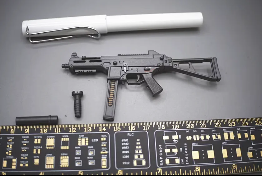 

B1-1 ARMOURY 1/6 Soldier UMP Submachine Gun Model for 12'' Action Figure