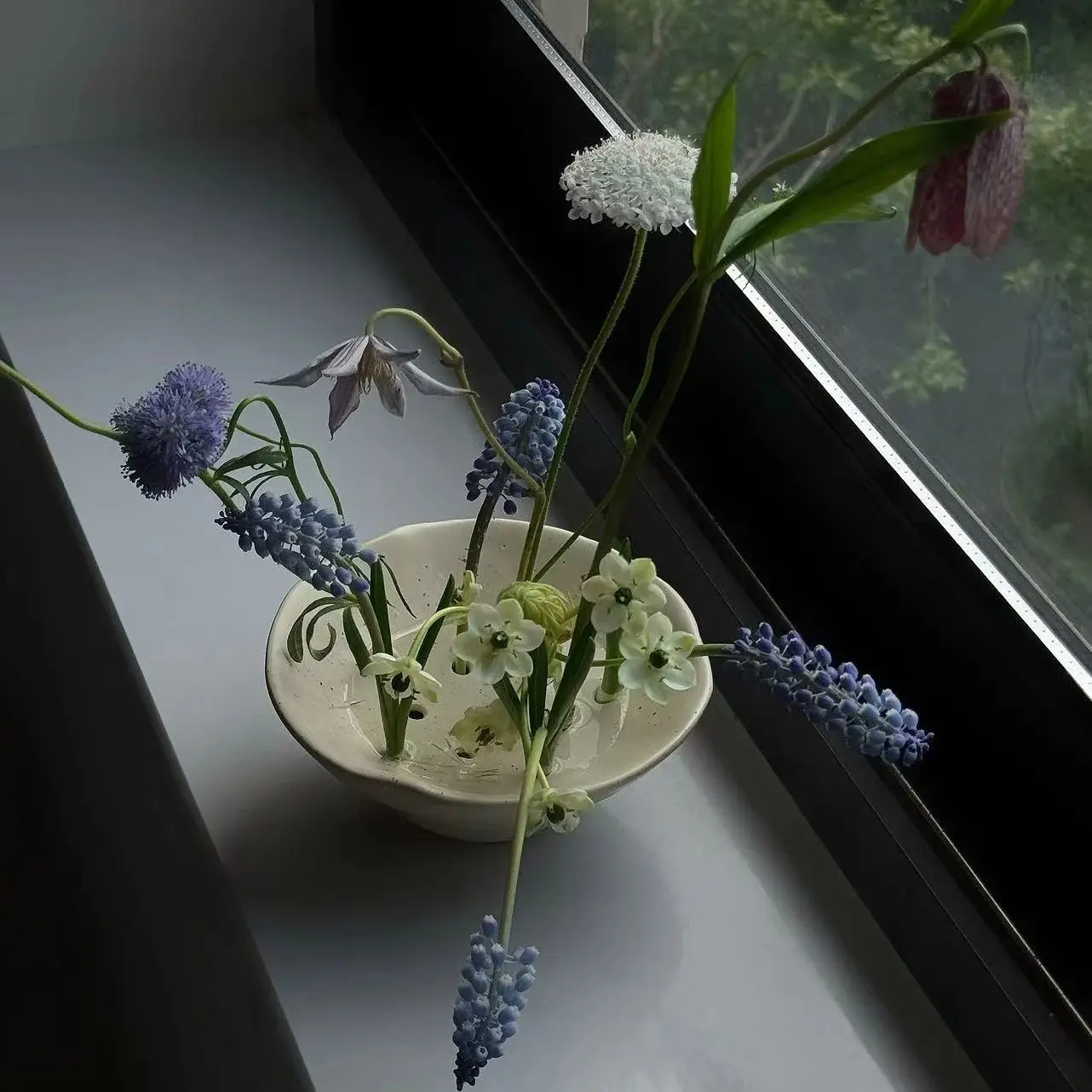 Cute Ceramic Flower Bowl Pot with Hole Zen spirit Flower Arranging Vessel Fixed Flower Arrangement Ornament Decoration