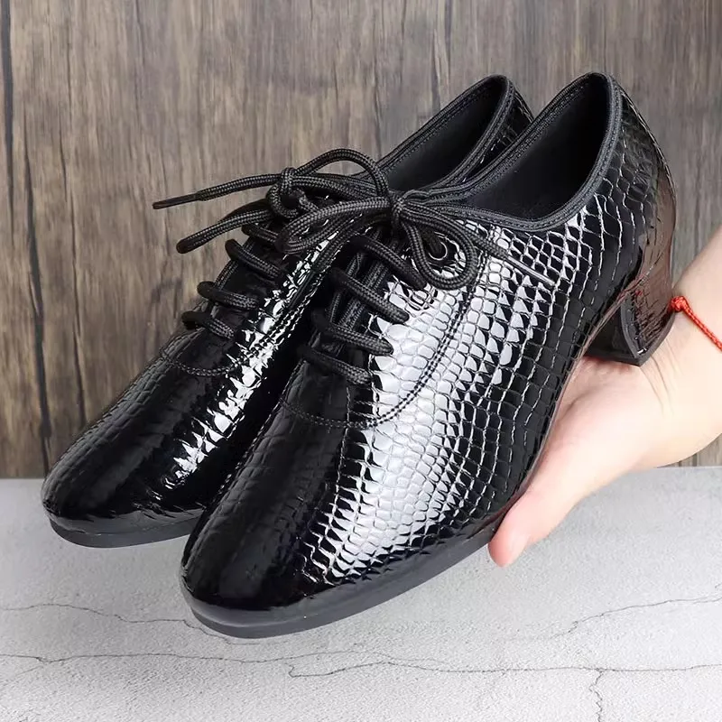 

DOUBL Dance Shoes Wear Fashion Latin Dance Shoes Modern Leather Women Practice Soft Soled Leather Square Dance Shoes