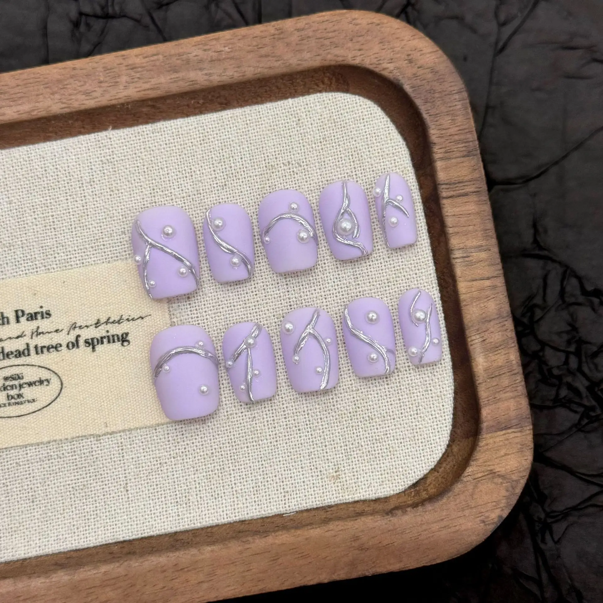 

10 шт. Ручная работа Короткие Y2K Press On Nails Матовый фиолетовый жемчуг 3D Металлический дизайн Сладкие крутые накладные ногти Носимые ногти Art Spice Girl