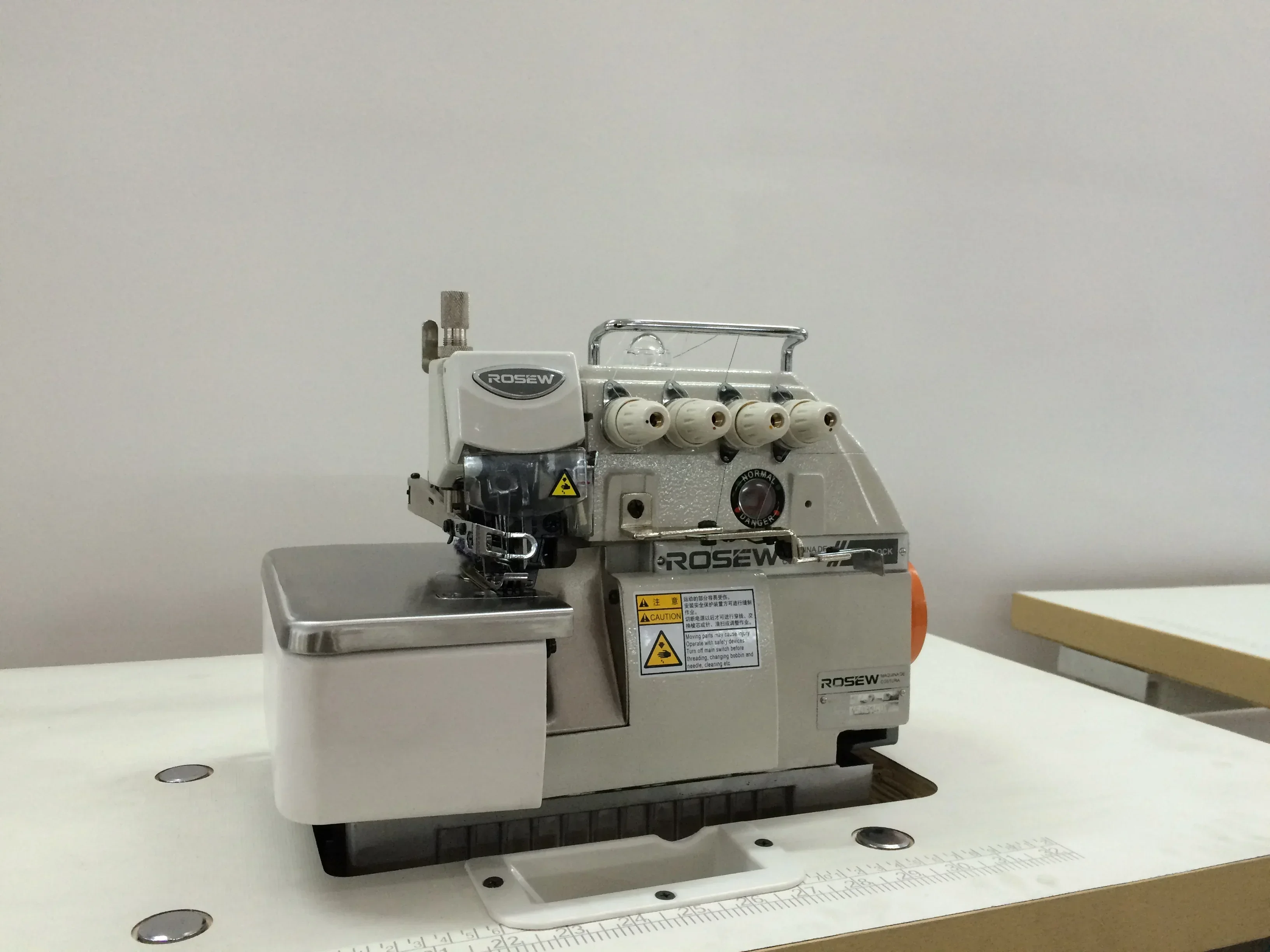 Overlocking Sewing Machine Direct-drive 4 Thread Industrial Overlock Sewing Machine GC747N-DD