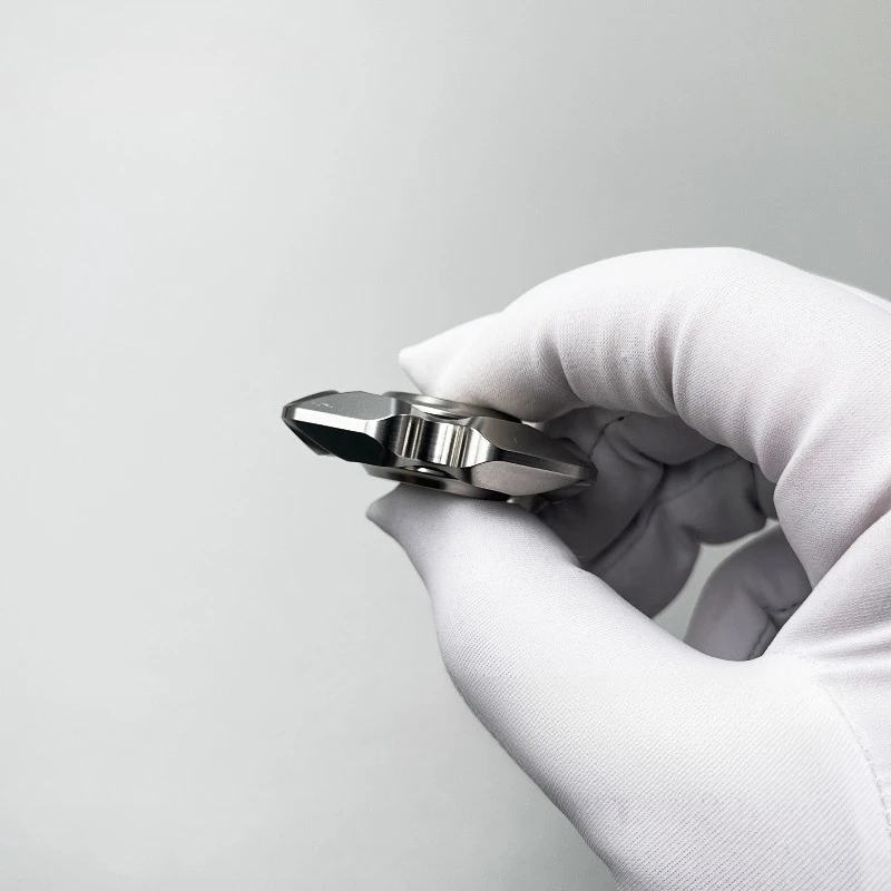 LarkEDC lumière et ombre Valkyrie couteau mécanique en métal motif artisanat trois pages Fidget Spinner jouet de décompression