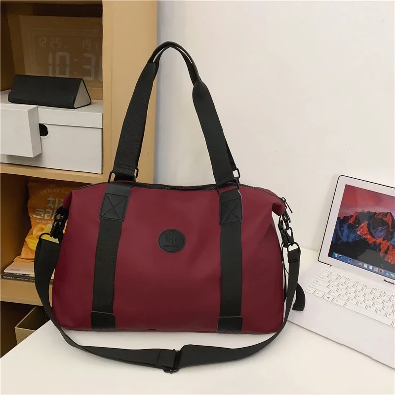 Bolso de viaje informal liso de gran capacidad para mujer, bolso de hombro y bandolera sencillo a la moda, versátil, con sentido de lujo, 2025