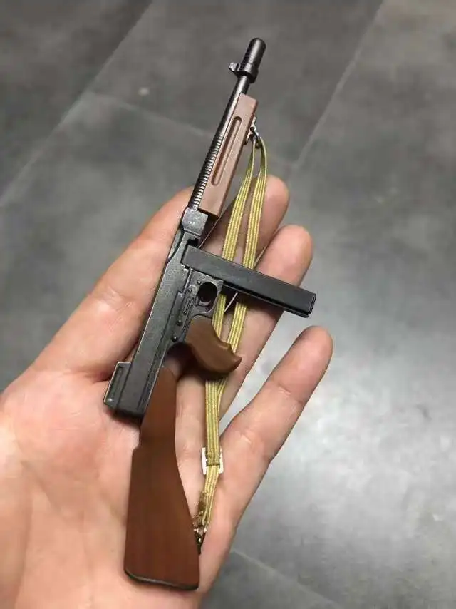 Pistola mitragliatrice Thompson in plastica in scala 176 Modello della Seconda Guerra Mondiale Pistola giocattolo soldato dell'esercito americano per giocattolo Action Figure