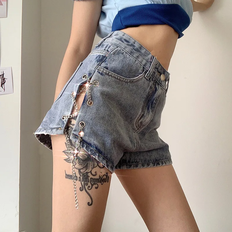 Y2K Denim Shorts with Chain for Women, Solid Colors, High Waist, Straight Shorts, Slim, Split, Buckle Wear, Streetwear, Harajuku