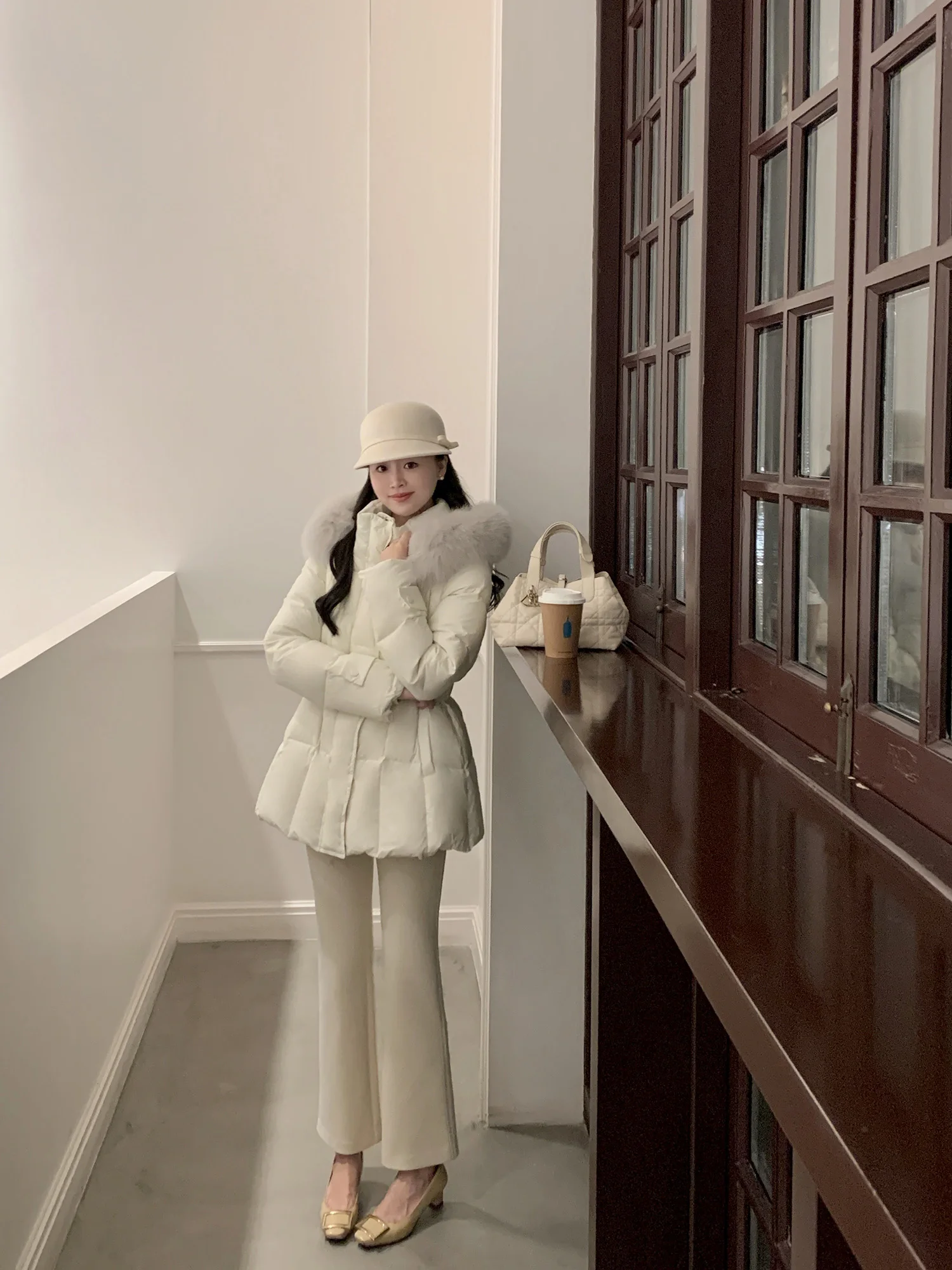 

Белое женское зимнее пальто Du down Puffer Jaet с высокой талией и капюшоном с большим меховым воротником, универсальное повседневное пальто Sli