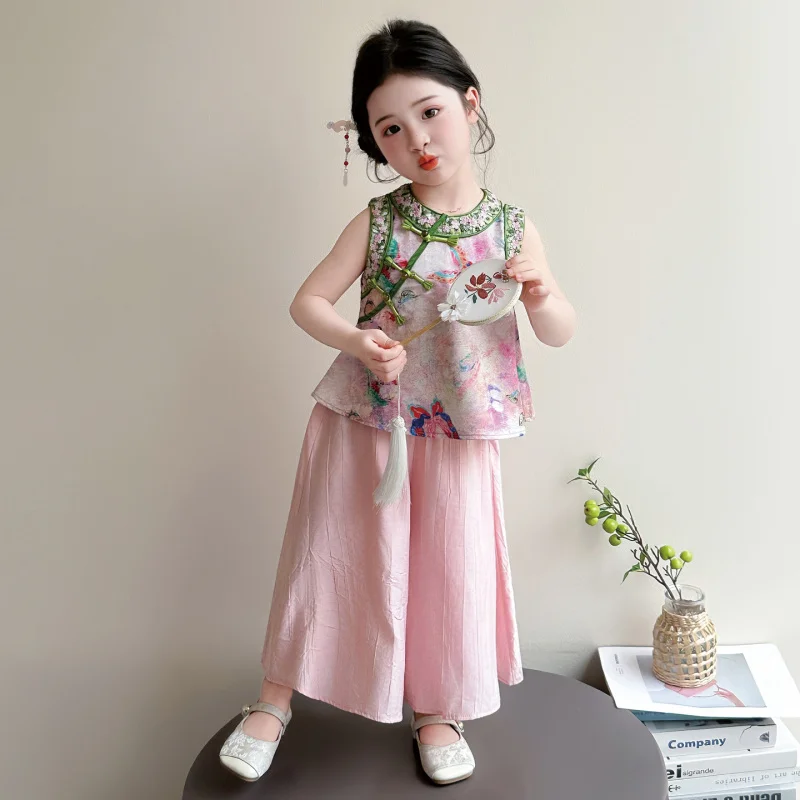 New Chinese-style fashionable and stylish green lace two-piece set for girls with button closures