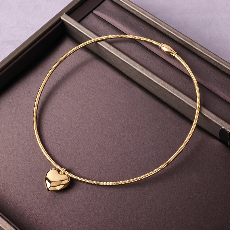 European And American Cross-Border Heart-Shaped Magnetic Attraction Necklace, Heart-Shaped Snake Bone Chain Pendant Collar