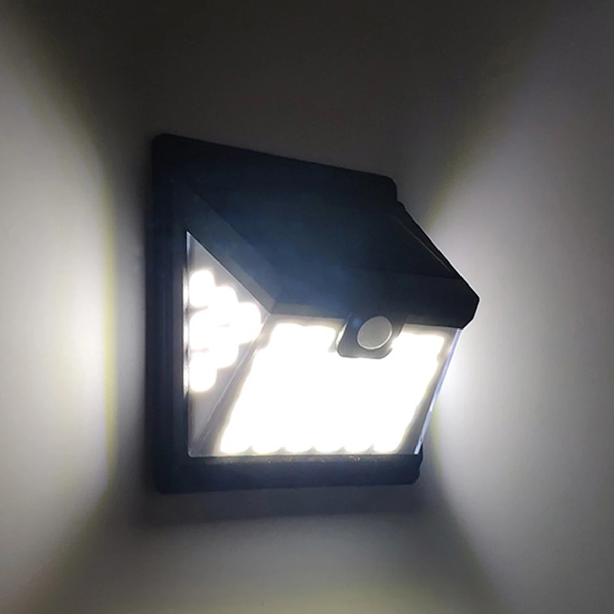 

Wall Lamp Outdoor Waterproof Garden Energy Efficient Durable Eco-Friendly Bright Solar Light For Courtyard Fence Outdoor
